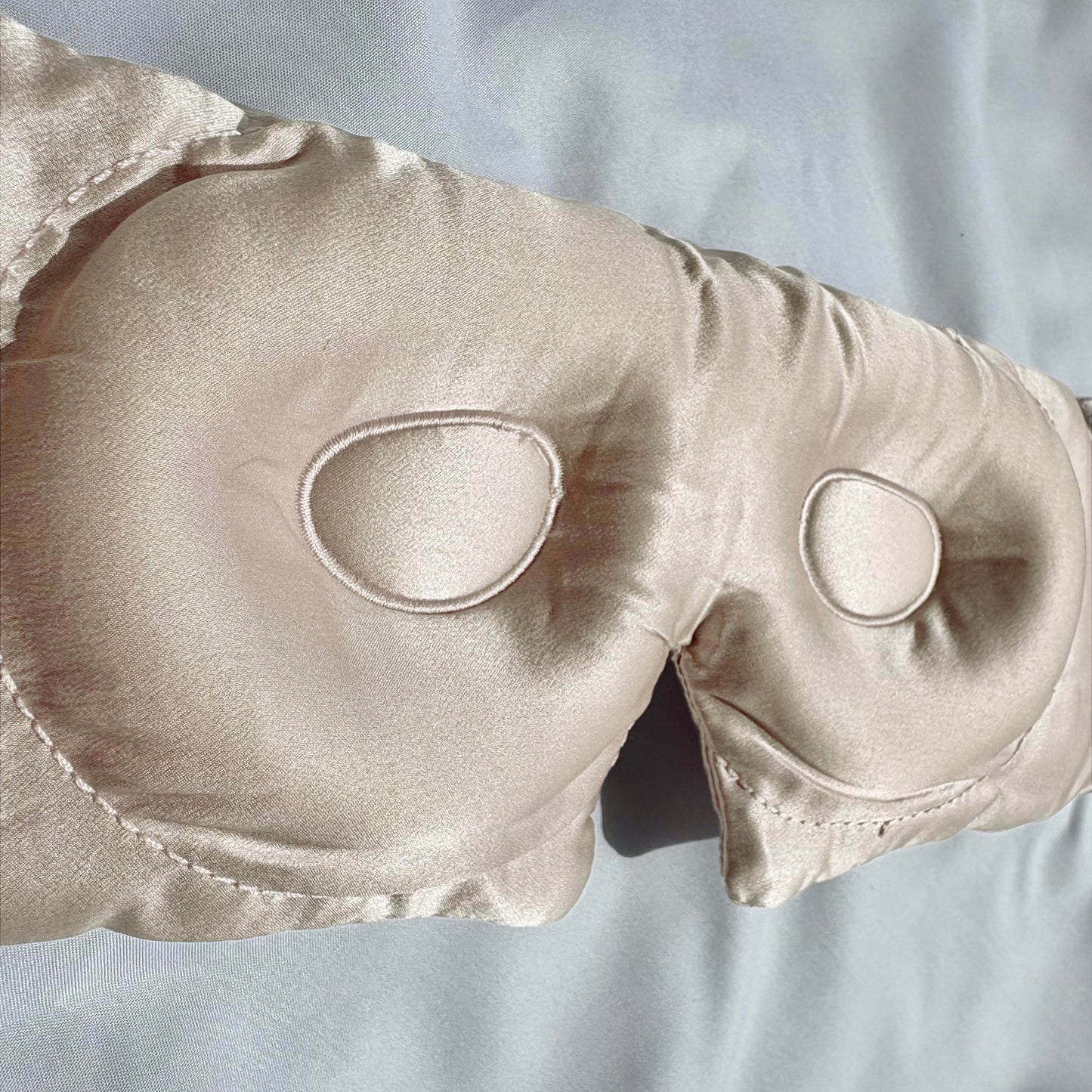 3D Silk Sleep Eye Mask | The Silk Grove™ - Champagne