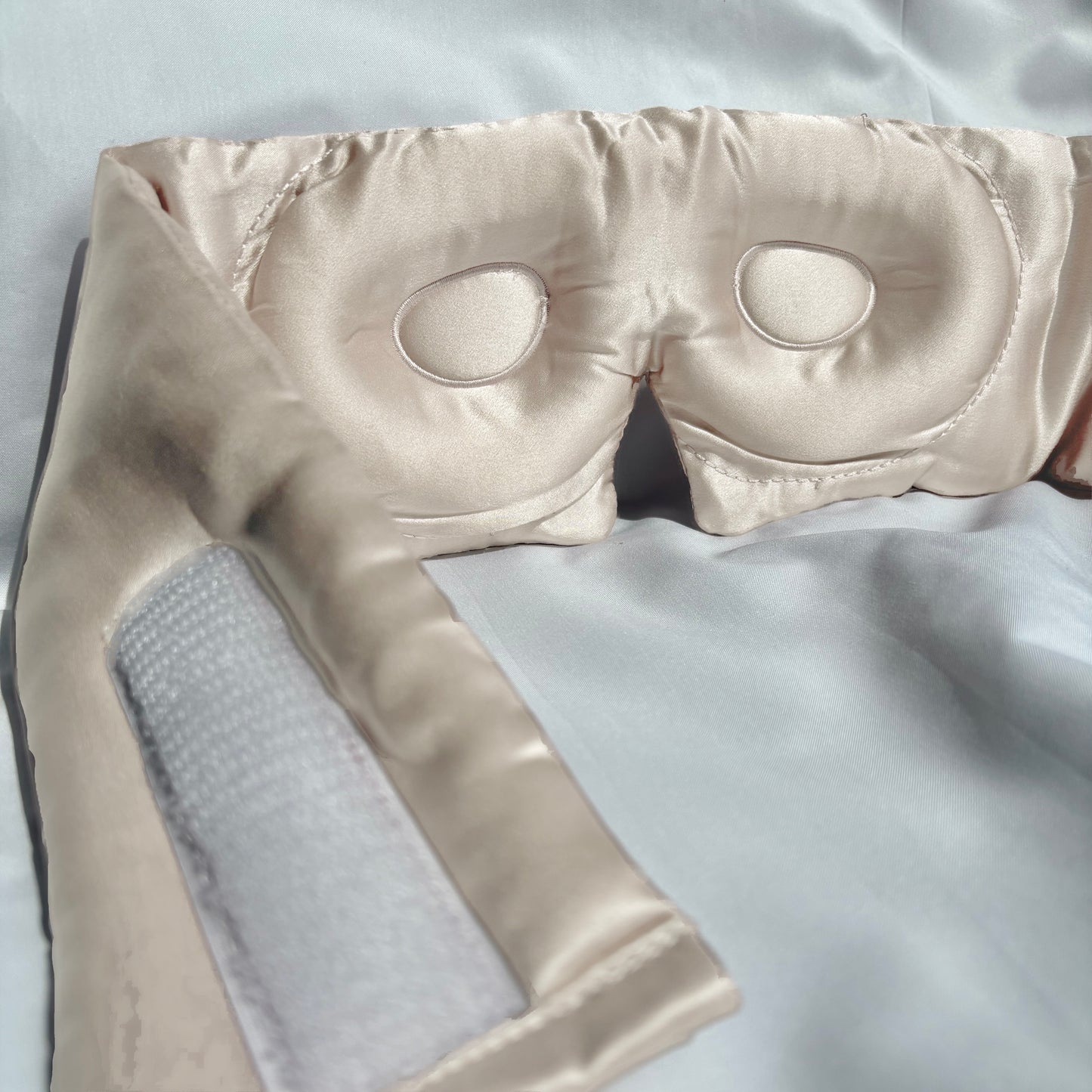3D Silk Sleep Eye Mask | The Silk Grove™ - Champagne